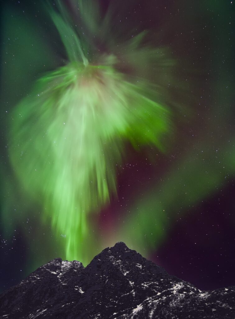 Aurora seen from the island of Kvaløya, Norway | Photo by Lars Tiede (CC-BY-SA-2.0)